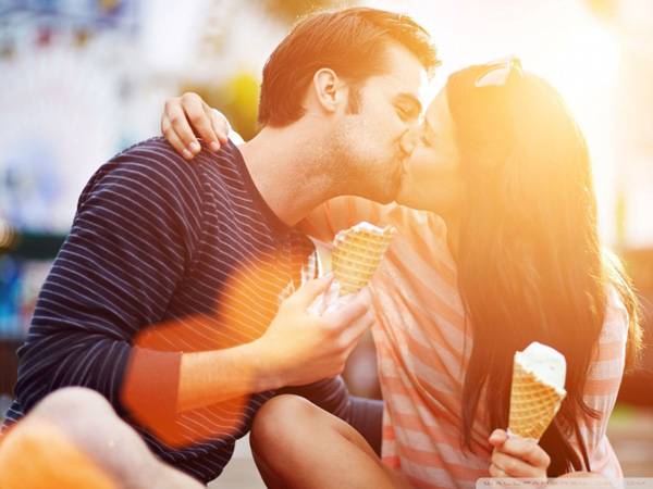 Nằm mơ thấy hôn người lạ đánh con gì may mắn nhất