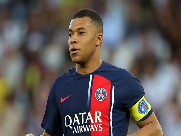 PSG cấm Mbappe tập luyện cùng đội một