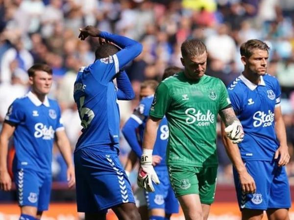 Everton hoang mang vì bị trừ 10 điểm