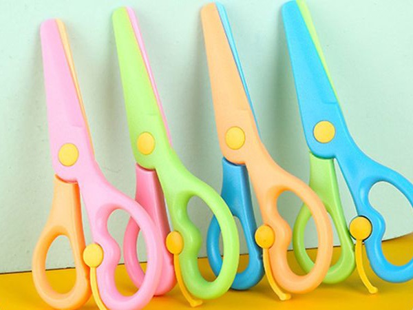 Nằm mơ thấy cái kéo cần cảnh giác với điềm gì?