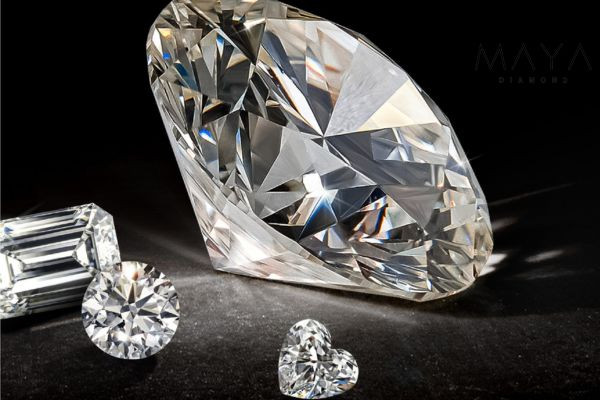 Nhìn thấy kim cương trong hộp trang sức