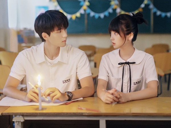 Ngủ mơ thấy bạn cùng lớp là điềm gì, báo hiệu tốt hay xấu?